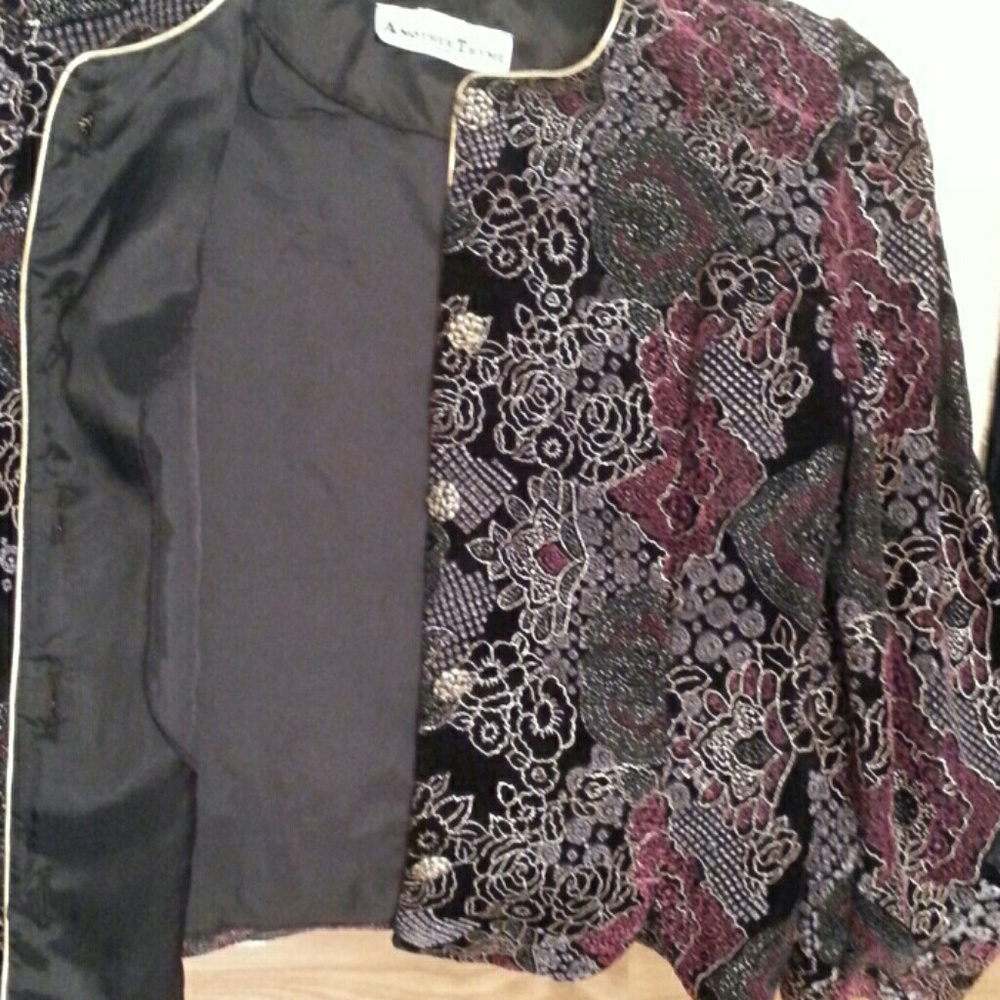 Suits women's jacket and skirt velvet embroidery